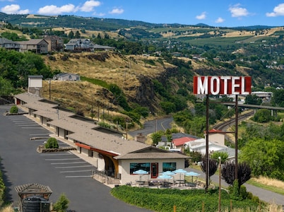 Celilo Inn