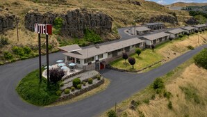 Unclassified image, 4 of 16, button - Celilo Inn (The Dalles)
