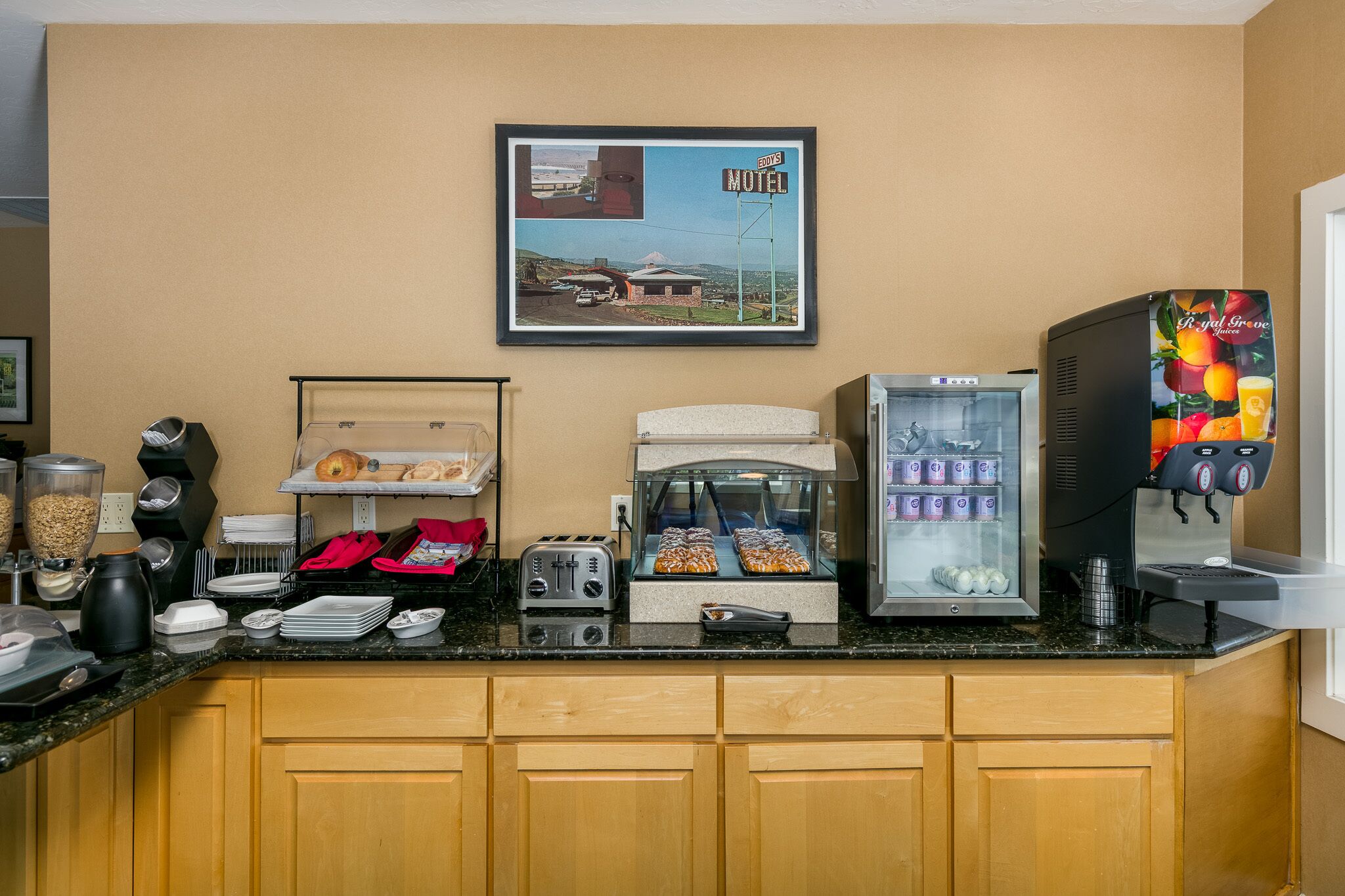 Free daily continental breakfast 