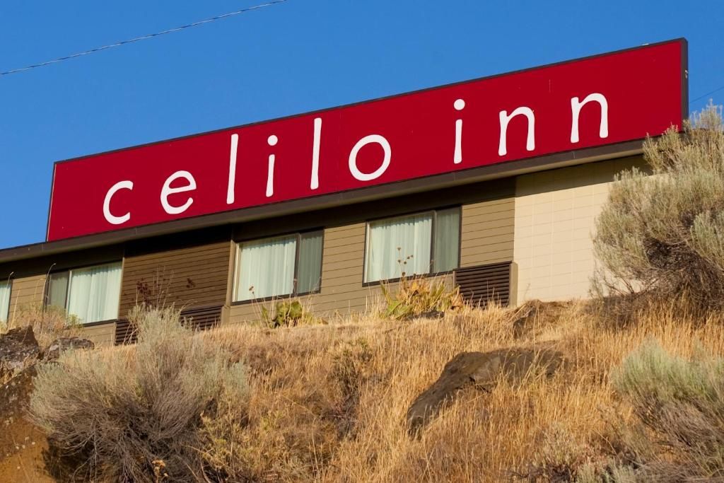 A building with a red sign that reads 'celilo inn'.
