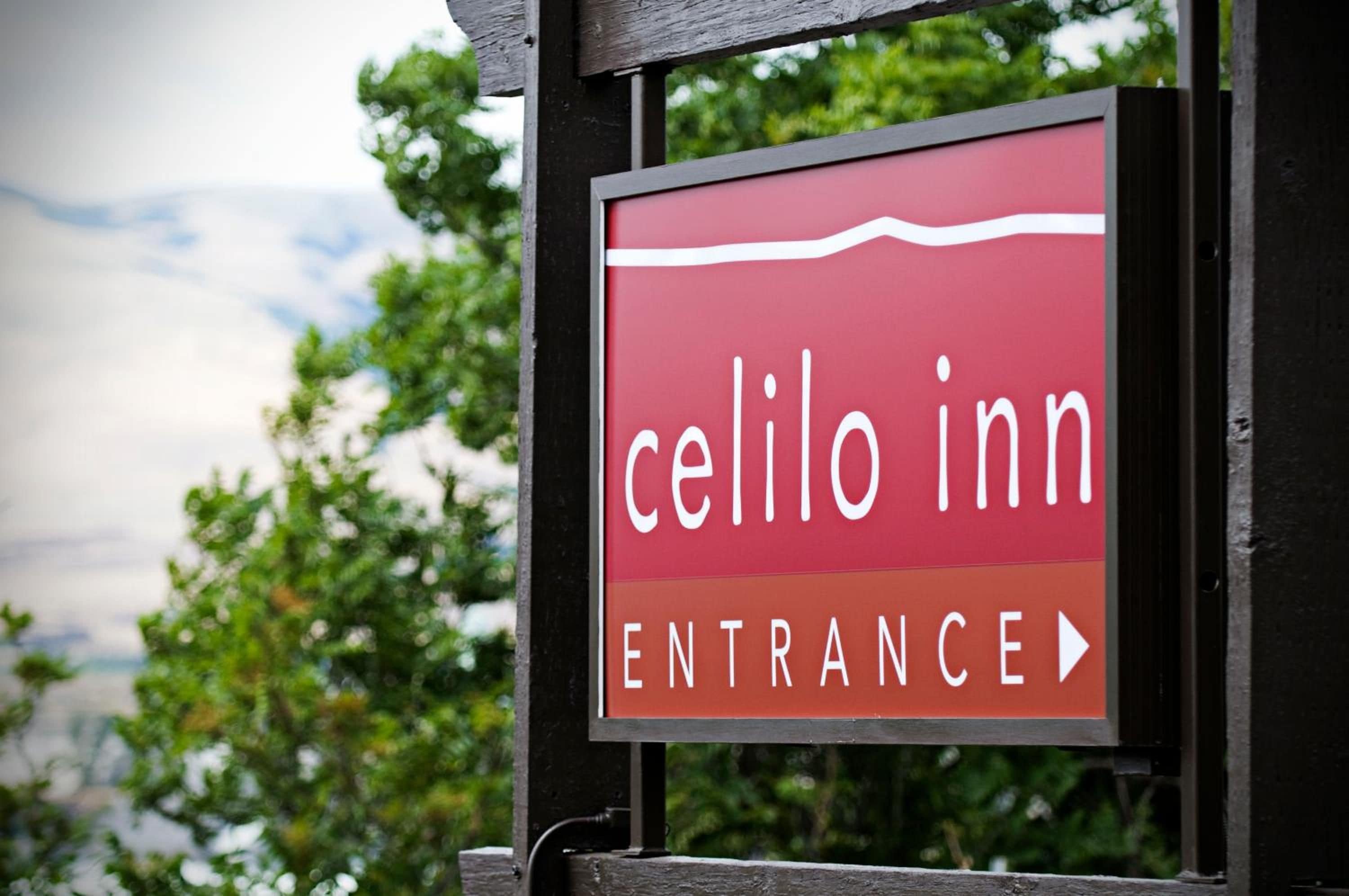 A sign for the Celilo Inn entrance.
