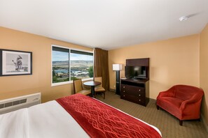 Pillowtop beds, soundproofing, iron/ironing board, free WiFi - Celilo Inn (The Dalles)