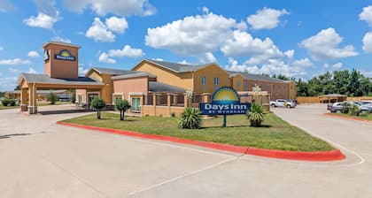 Days Inn by Wyndham Rockdale Texas