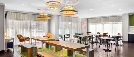 Free daily continental breakfast