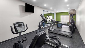 A gym with treadmills, an elliptical, and a stationary bike. - Spark by Hilton Pearland (Pearland)