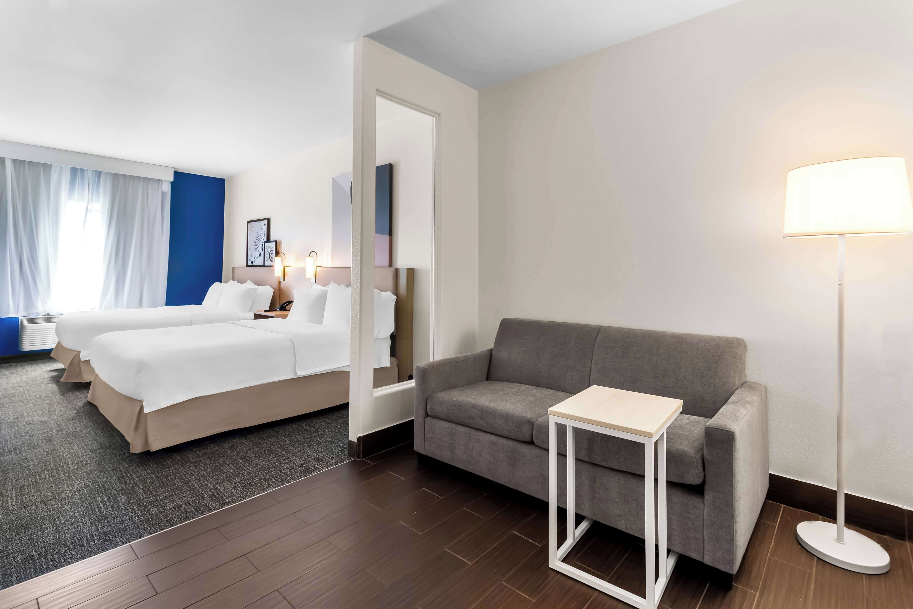 Télévision à écran plat de 50 pouces avec chaînes par satellite