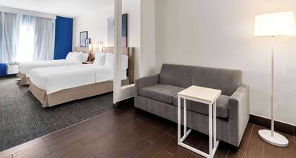 Spark by Hilton Pearland