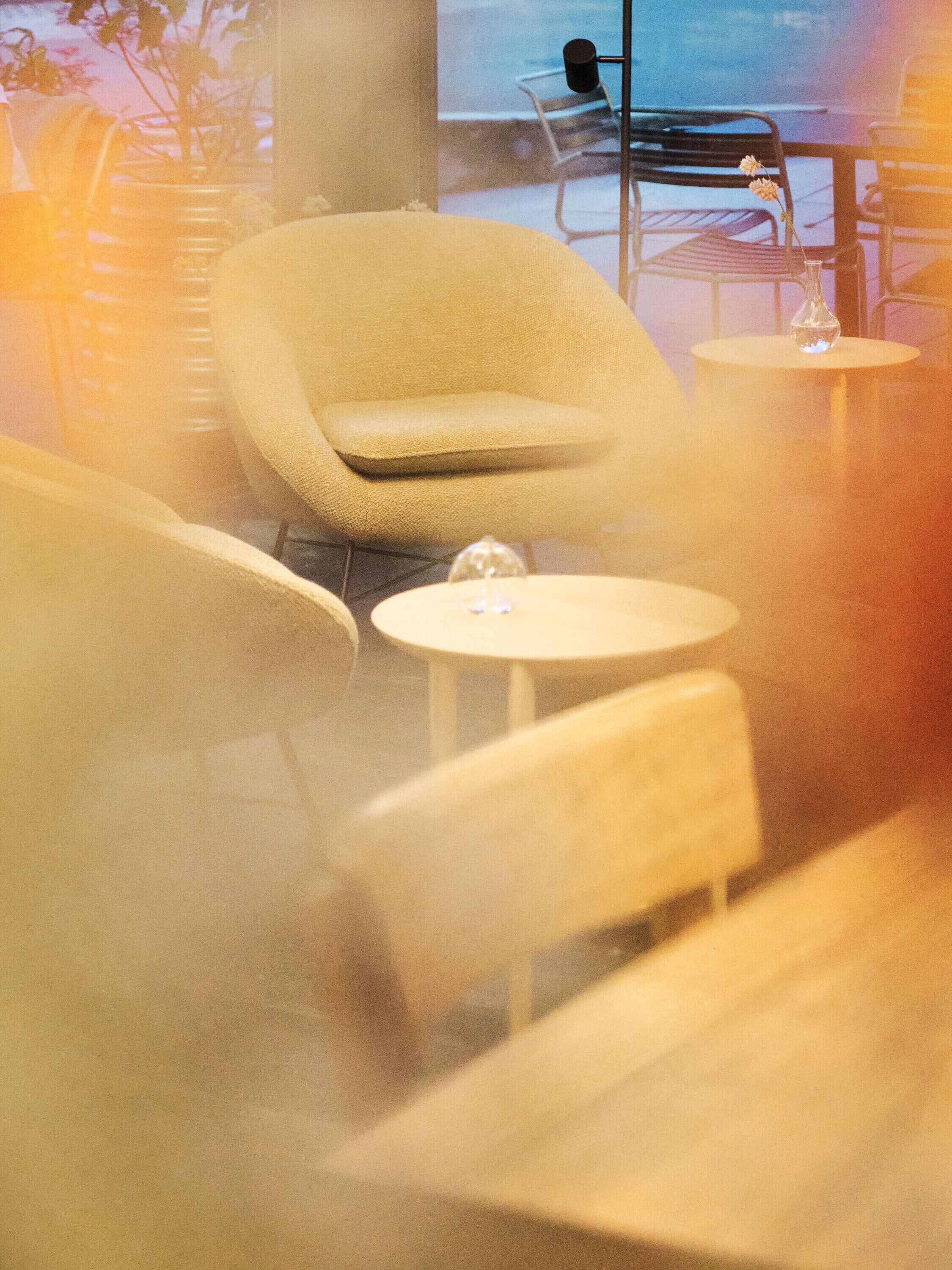 garden views, serves breakfast, lunch and dinner