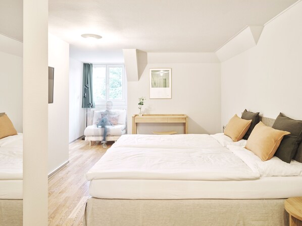 Double Plus | Individually furnished, desk, iron/ironing board, free WiFi