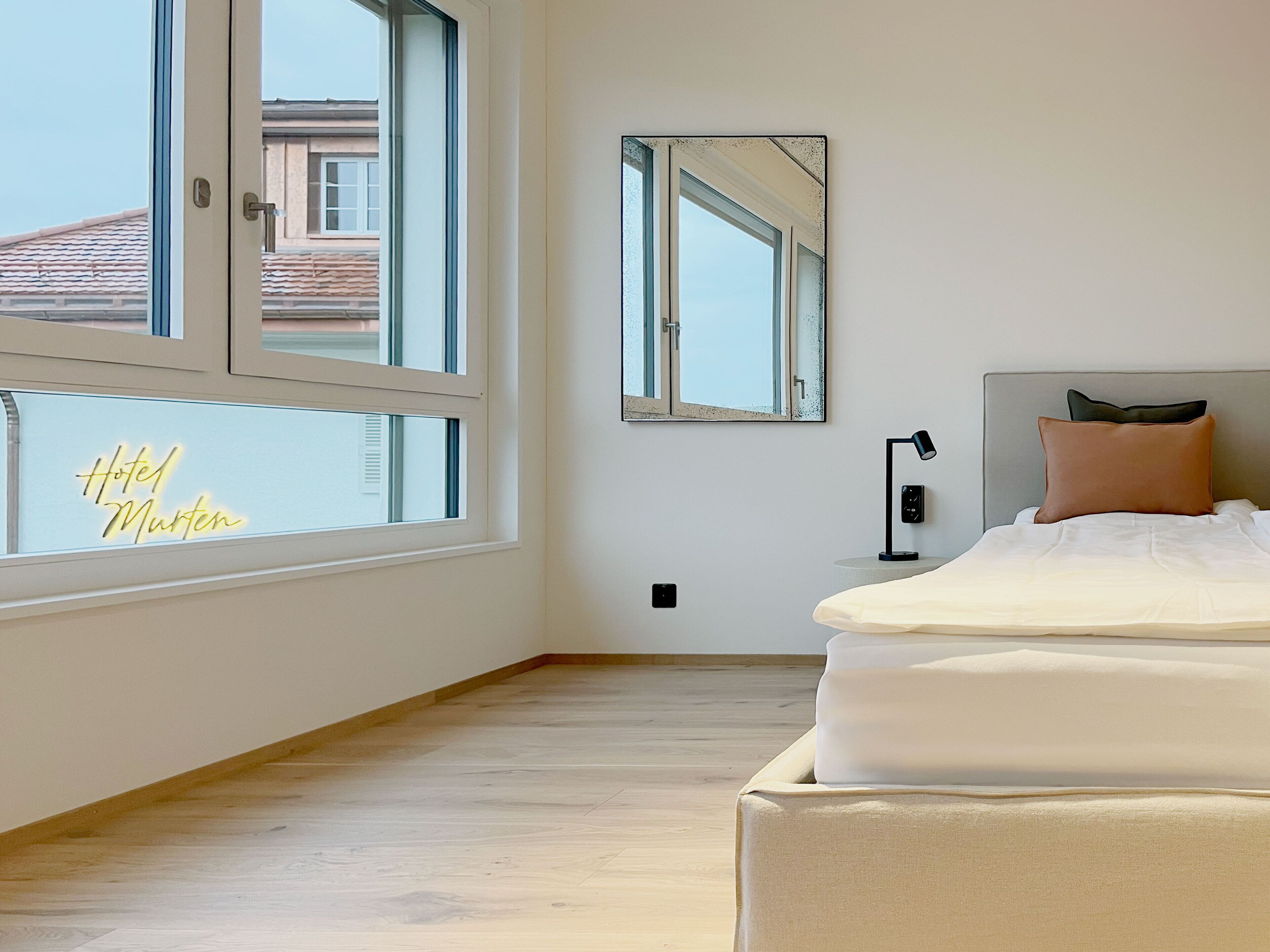 Chambre Double Premium | Ameublement personnalisé, bureau, fer et planche à repasser