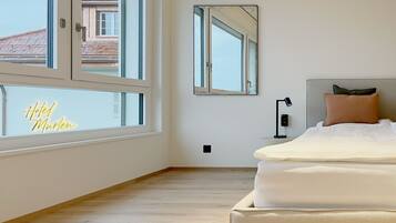 Chambre Double Premium | Ameublement personnalisé, bureau, fer et planche à repasser