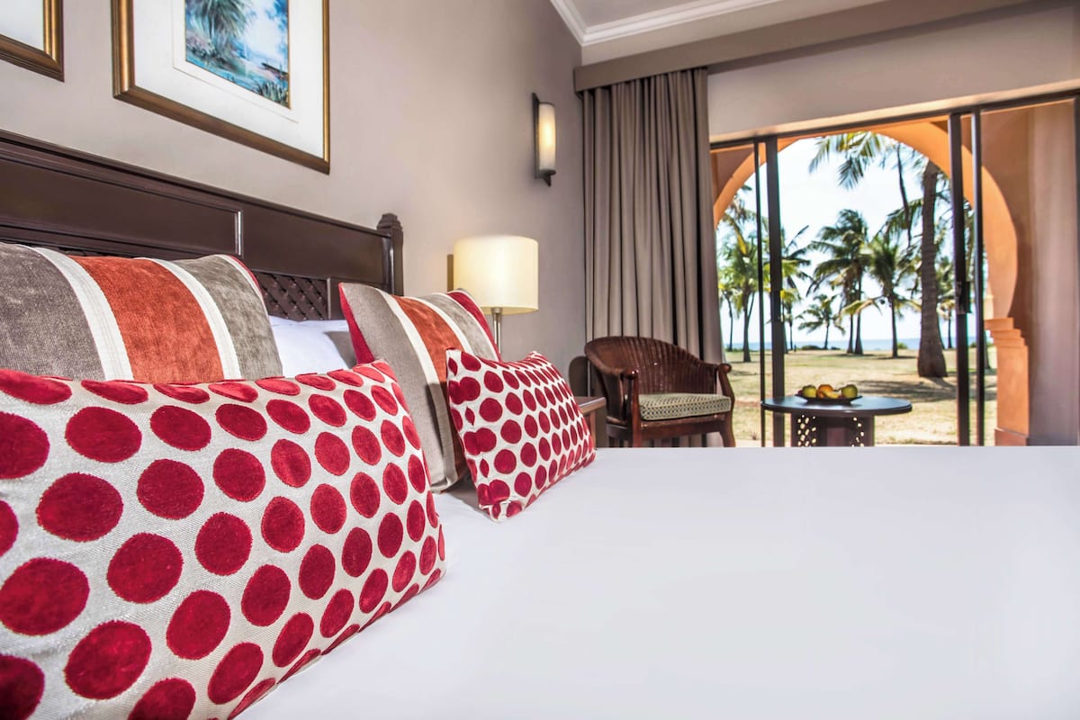 AVANI Garden Room | Premium bedding, pillowtop beds, minibar, in-room safe