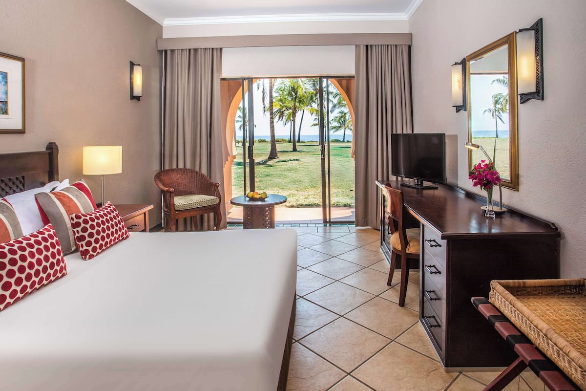 AVANI Room | Premium bedding, pillowtop beds, minibar, in-room safe