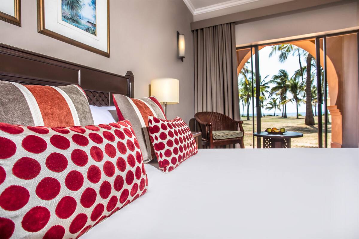 Ropa de cama de alta calidad, colchones con pillow-top y minibar 