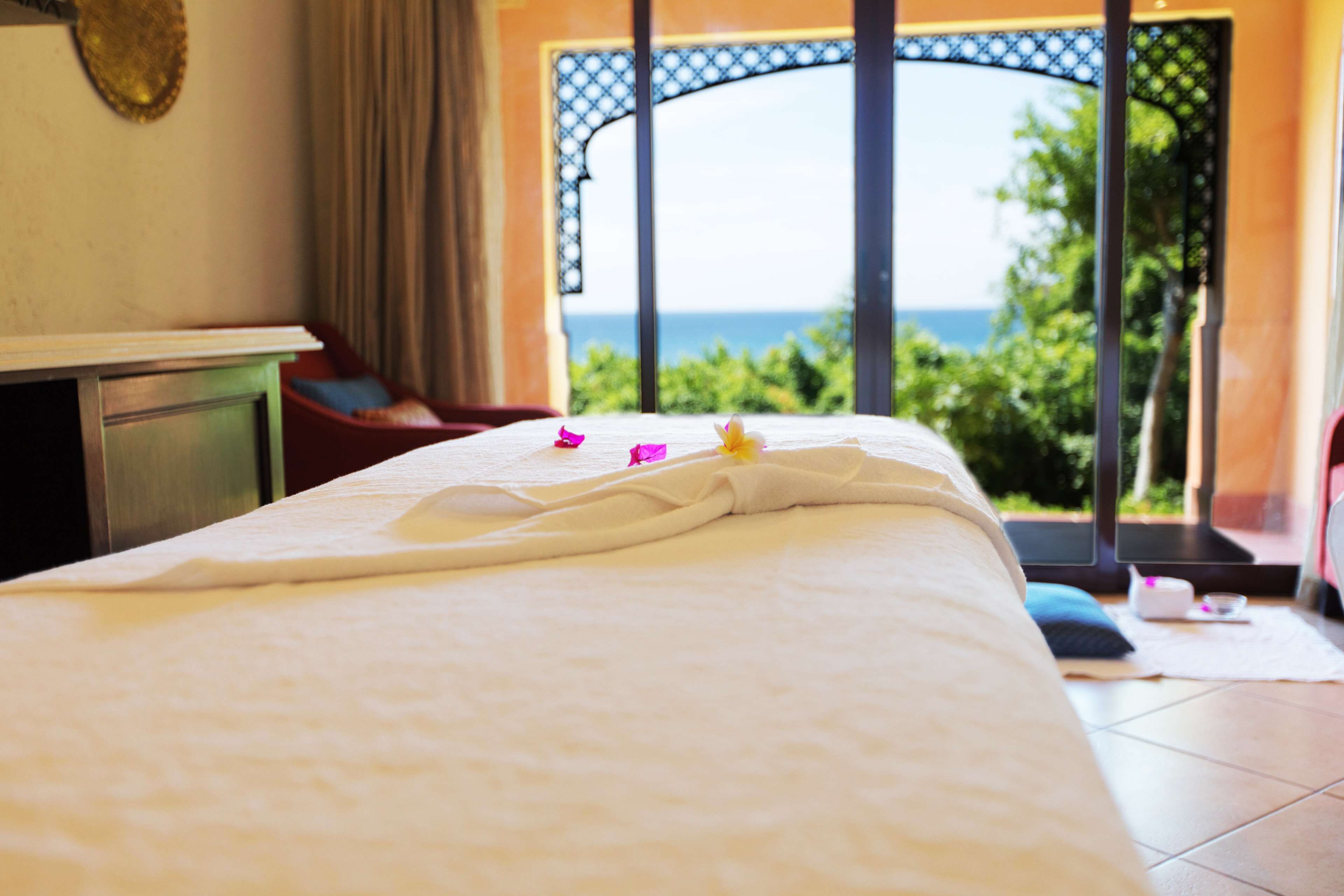 Parihoitohuone(ita), sauna, poreallas, höyrysauna, vartalohoitoja