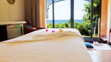 Parihoitohuone(ita), sauna, poreallas, höyrysauna, vartalohoitoja