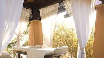 Behandelingskamers voor koppels, een sauna, een bubbelbad, een stoombad