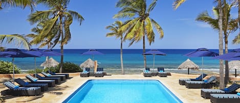 3 outdoor pools, pool umbrellas, sun loungers