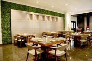 Breakfast, lunch and dinner served - Aurangabad Gymkhana Club (Chhatrapati Sambhajinagar)