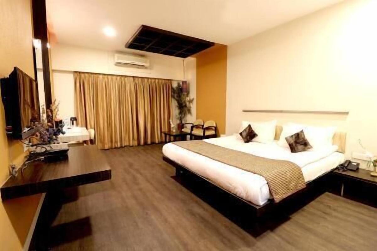 Egyptian cotton sheets, memory-foam beds, in-room safe