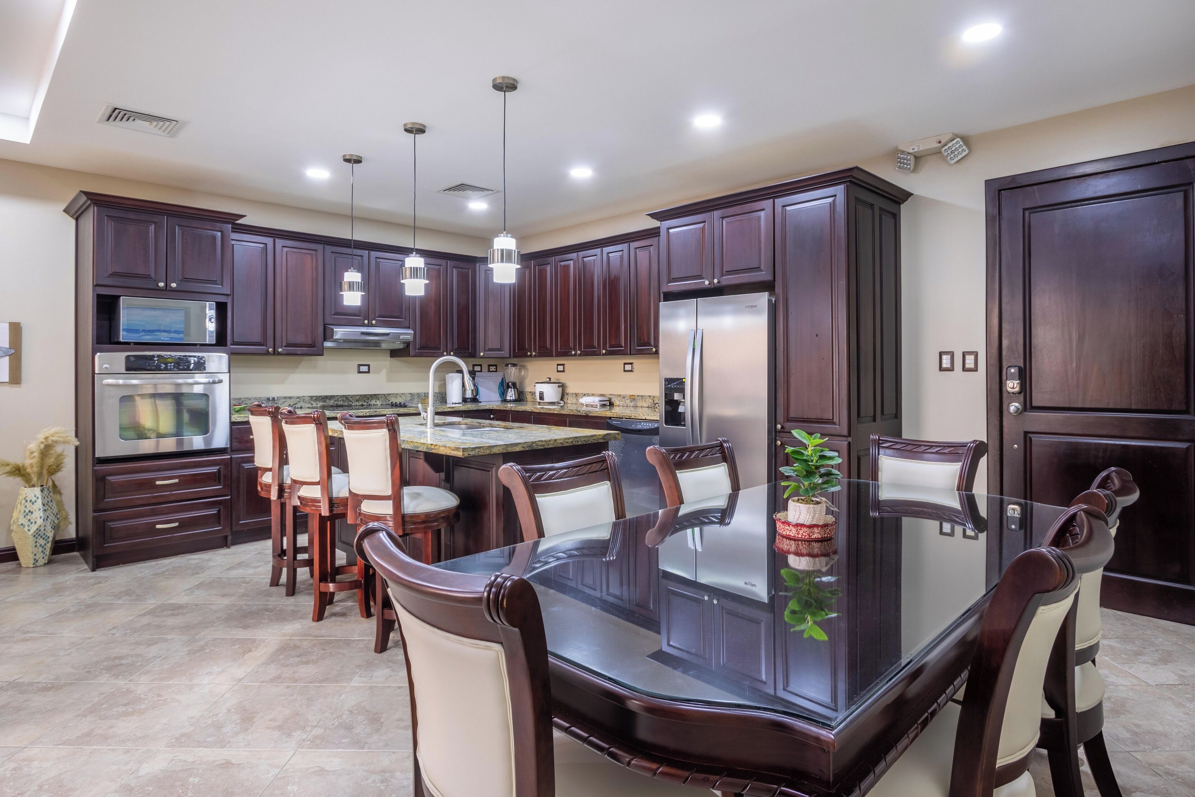 Foto - Monaco Condominiums