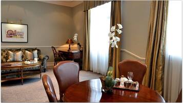 Royal Suite, 1 King Bed | Living area | Smart TV, fireplace, Netflix, DVD player