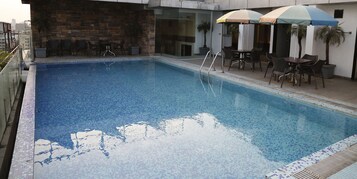 Outdoor pool, pool loungers