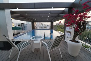 Piscine couverte, piscine extérieure