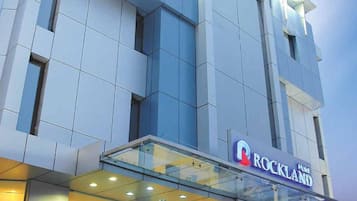 Vista frontal de la propiedad