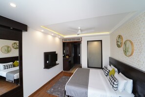 Deluxe Room, 1 Bedroom, Non Smoking | Minibar, in-room safe, individually decorated, individually furnished