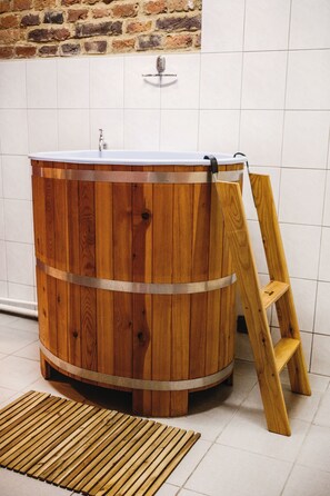 Maniküre und Pediküre, Massageanwendungen
