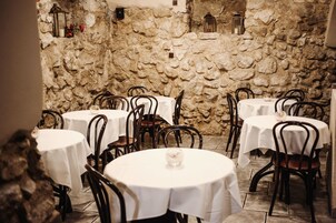 Desayuno continental gratuito y diario