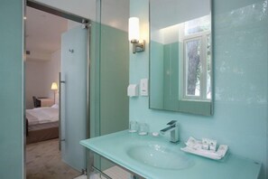 Separate bathtub and shower, hair dryer, slippers