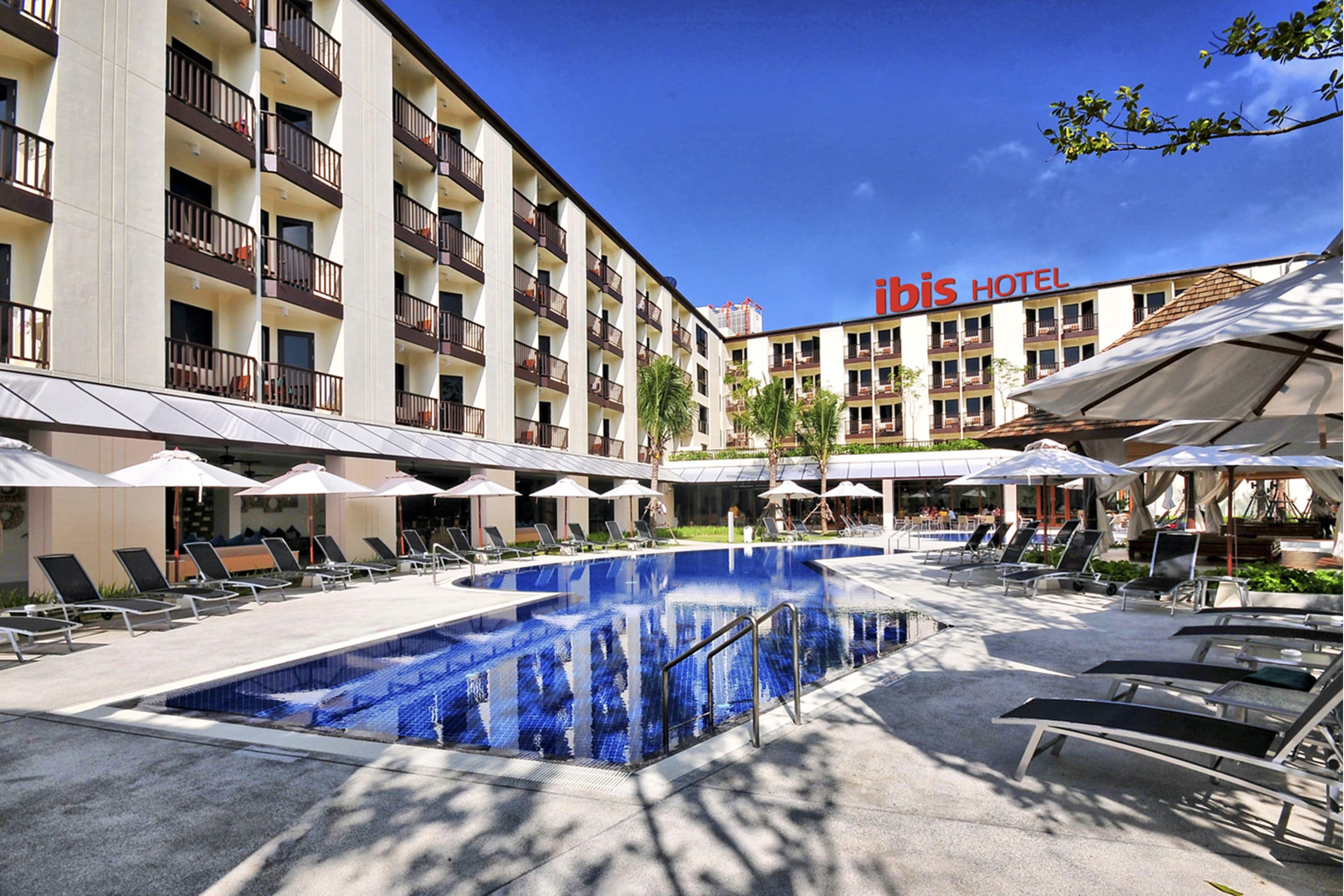 Outdoor pool, sun loungers
