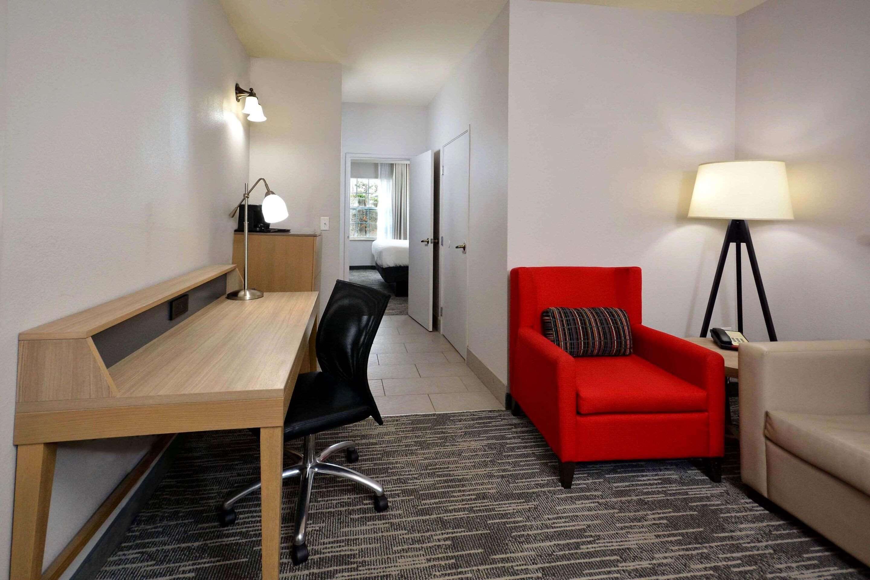 suite, 1 bedroom, non smoking | 1 bedroom, desk, laptop workspace, blackout curtains