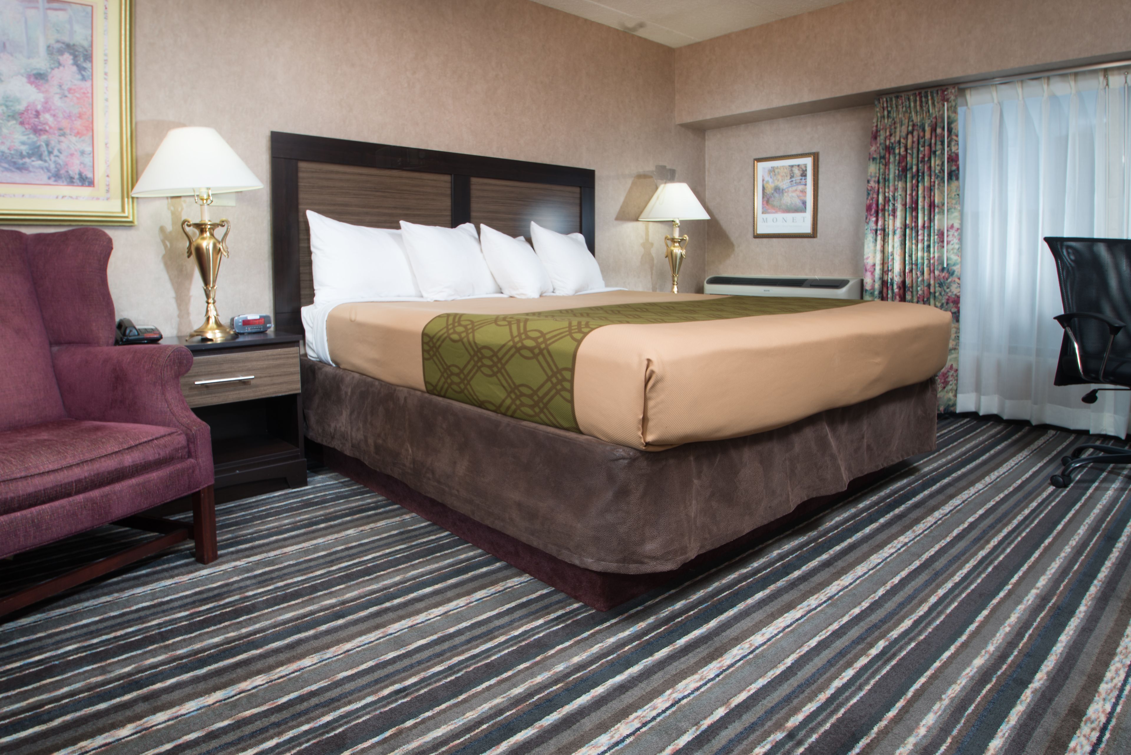 Escritorio, tabla de planchar con plancha y cunas gratuitas 