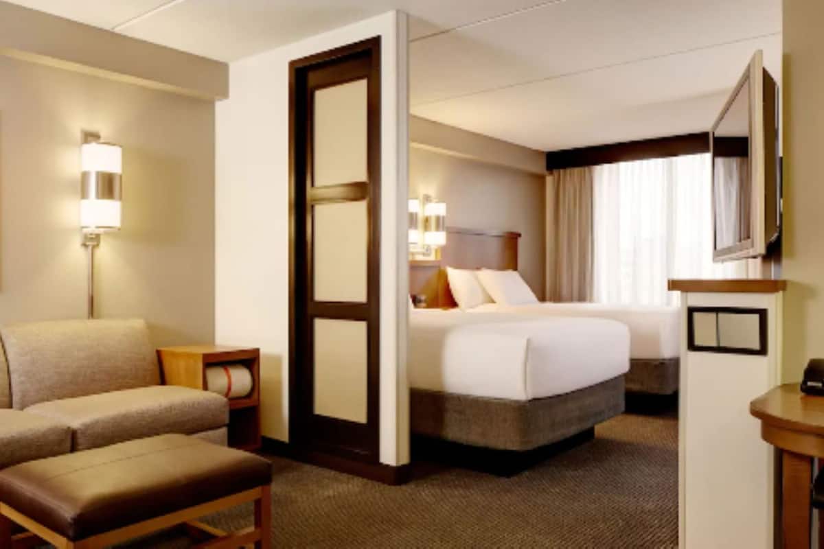 Down comforters, pillowtop beds, desk, blackout drapes