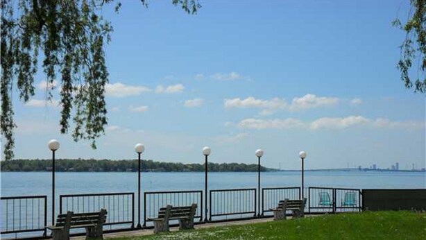 A waterfront park with benches and lamp posts along a railing. - Anchor Motel (Niagara Falls)