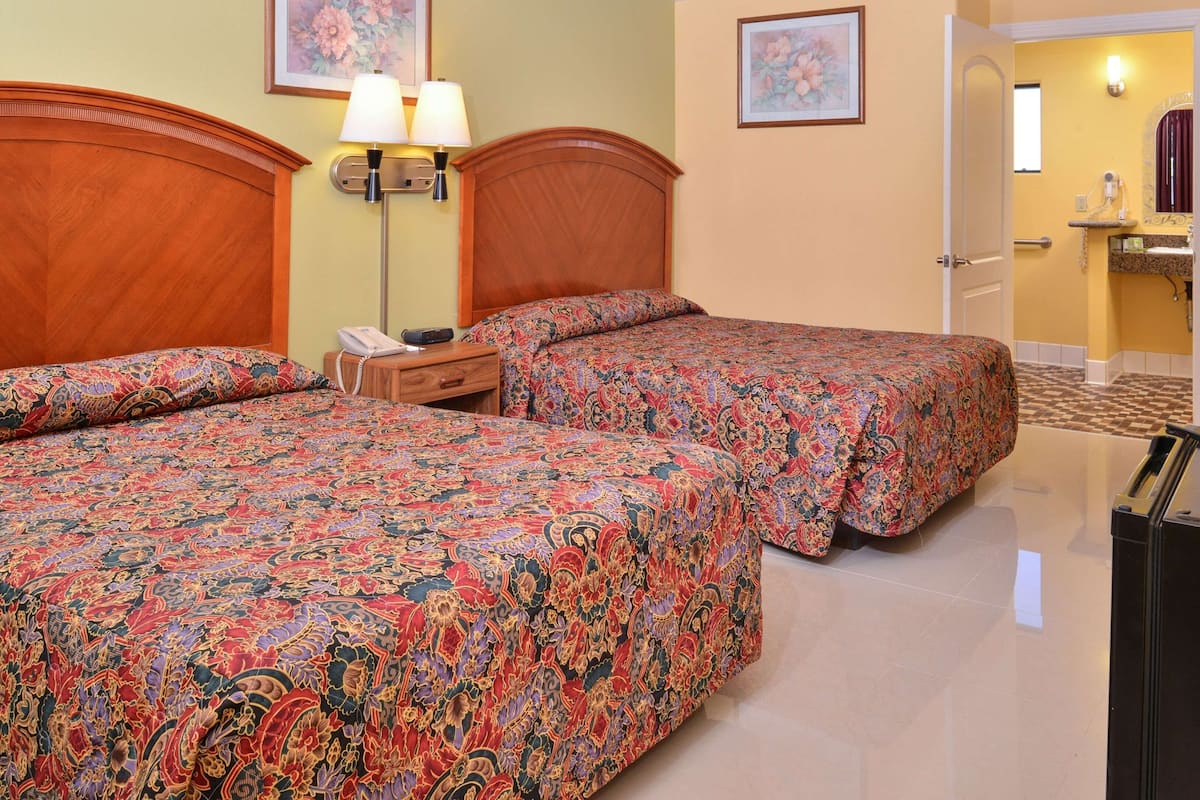 Standaard kamer, 2 tweepersoonsbedden, niet-roken (Handicapped) | 1 slaapkamer, luxe beddengoed, pillowtop-bedden