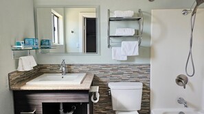 Deluxe Room, 1 King Bed, Non Smoking, Refrigerator & Microwave | City view - Magnuson Hotel Blythe (Blythe)