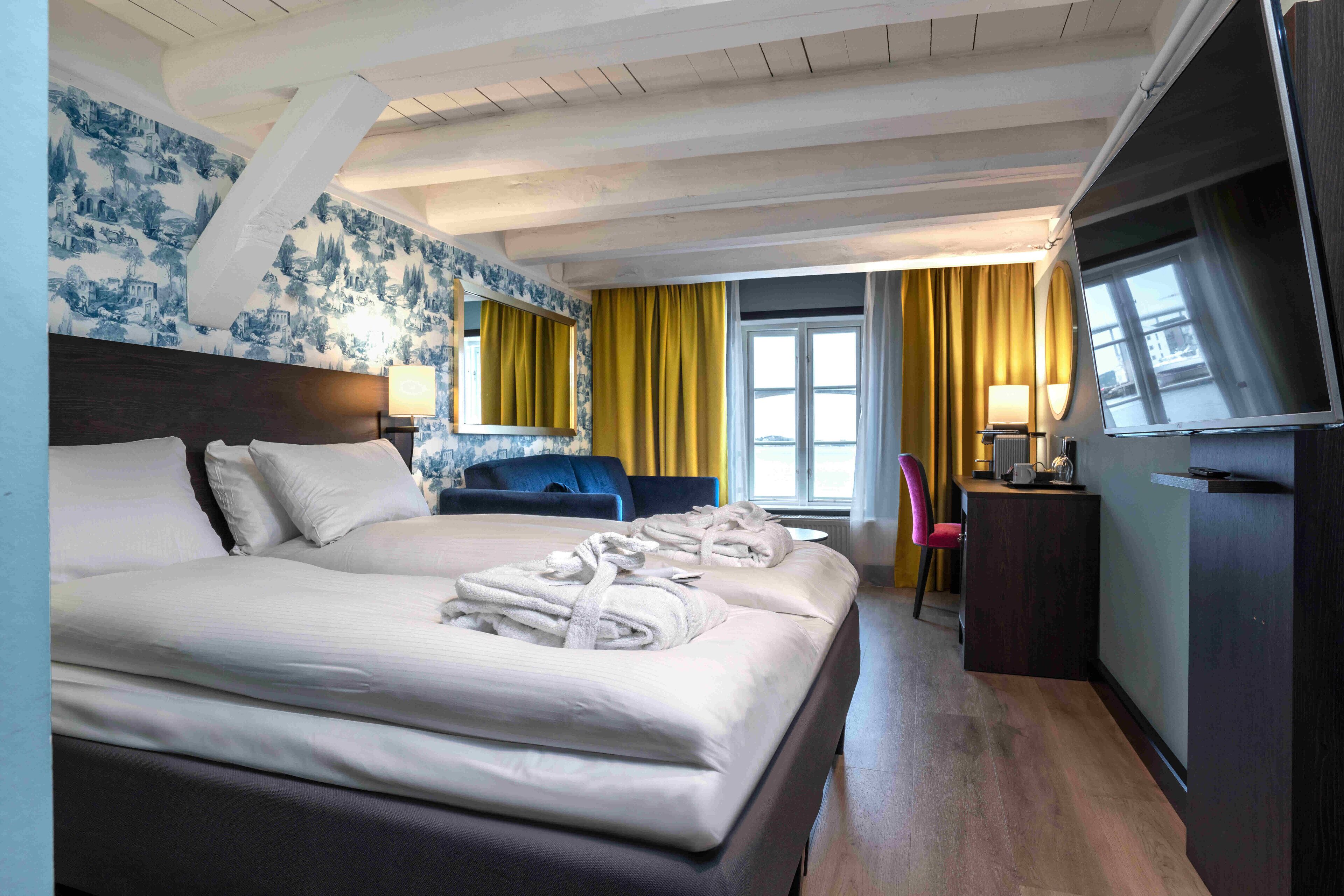 superior room, non smoking | premium bedding, minibar, desk, blackout curtains