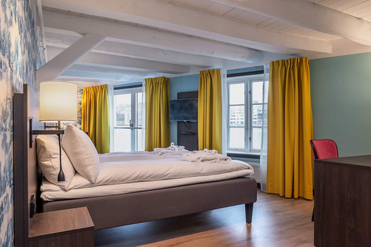 business room, non smoking | premium bedding, minibar, desk, blackout curtains