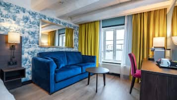 Premium bedding, minibar, desk, blackout drapes