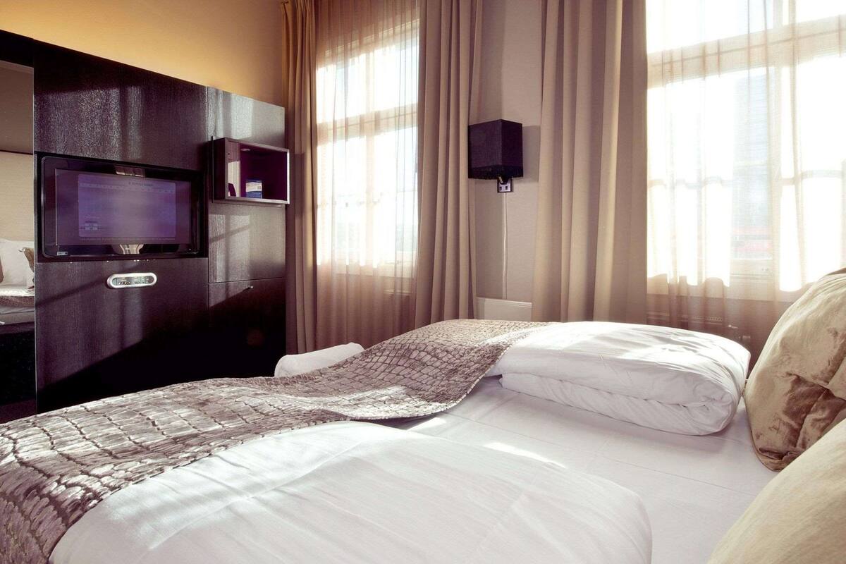 1 bedroom, hypo-allergenic bedding, laptop workspace, free wifi