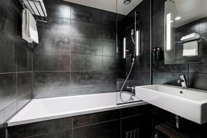 Camera Superior, 2 letti singoli | Bagno | Asciugacapelli, asciugamani, sapone, shampoo