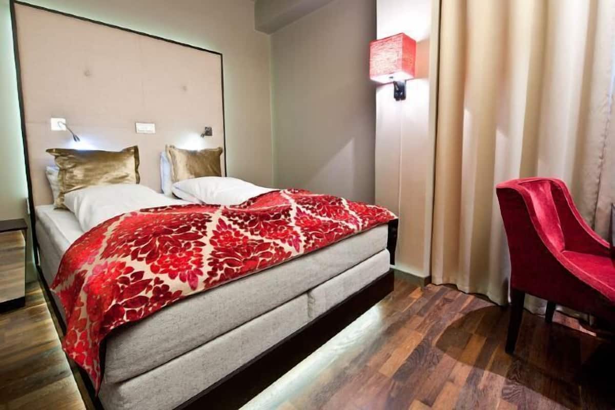1 bedroom, hypo-allergenic bedding, free WiFi, bed sheets