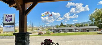 Knights Inn Merritt