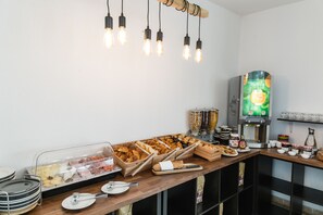 Daily buffet breakfast for a fee - Garden & City Les Bastides de Grimaud (Grimaud)