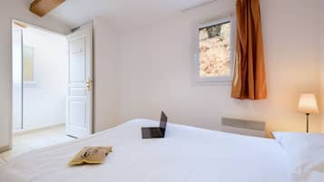 4 Rooms 8 | Free cots/infant beds, free WiFi, bed sheets