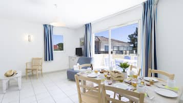 Apartemen | Area keluarga | Televisi layar datar 50-cm dengan saluran TV digital dan TV